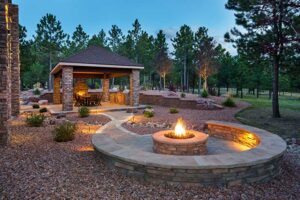 Read more about the article Transform Your Outdoor Living Space With Fire Pit and Seating Wall Combinations